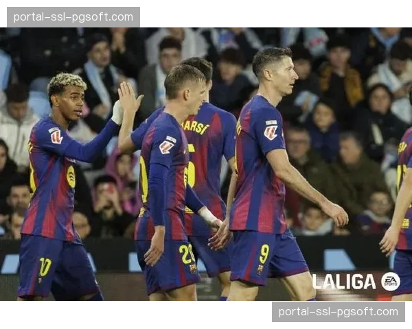 半场：巴塞罗那2-0塞尔塔，菲利克斯、莱万多夫斯基各入一球