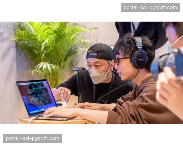 聚焦:一位盲人评论员通过联盟提供的专属音频描述流,进行赛事解说创作 聚焦:一位盲人评论员通过联盟提供的专属音频描述流,进行赛事解说创作