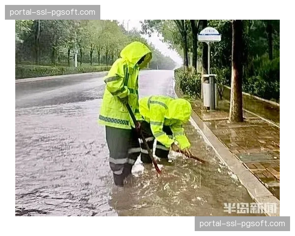 通讯：暴雨导致场地积水严重，沧州与青岛比赛多次中断
